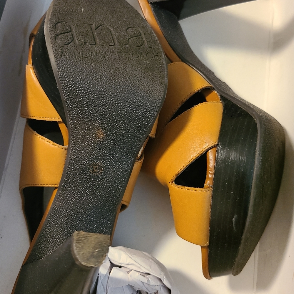 Shoes - Picture 4 of 6